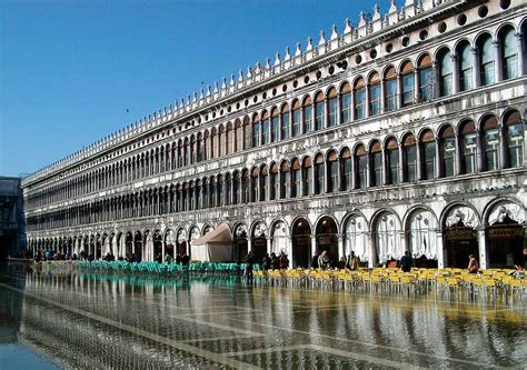 foto piazza san marco con acqua giovene versace 2018|Piazza San Marco .